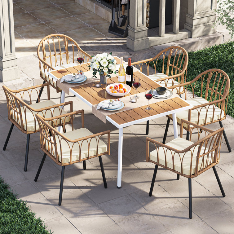 Bargain outdoor dining accessories